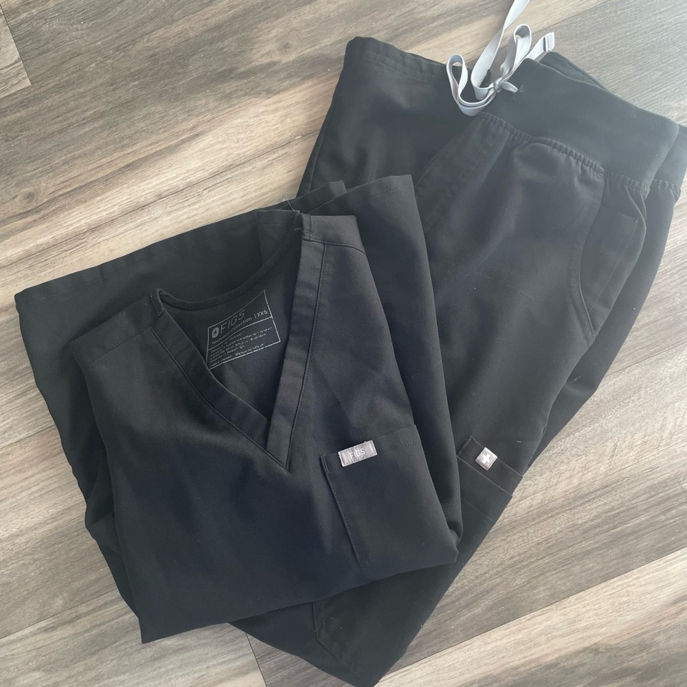 Figs Black Women's Scrub Pants and Top